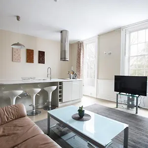 elegant-georgian-apartment-near-clifton-village.tophotelsbath.com/