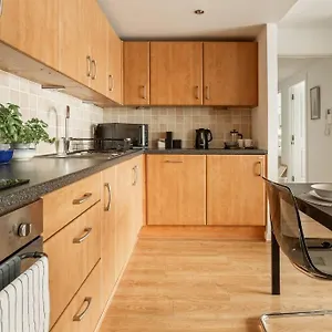 lux-waterfront-2-bed-apt-va-10min-walk-st-andrews-golf.edinburghhotelsuk.org/